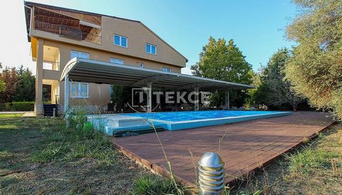 Gebouw met Zwembad en 2-Kamer Appartementen in Antalya Döşemealtı Döşemelatı is een rustige wijk in de noordelijke regio van de stad Antalya.Het beschikt over prachtige natuur, een rustige omgeving en historische bouwwerken. Het ... is gelegen in de ...