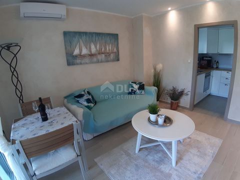 Location: Primorsko-goranska županija, Crikvenica, Jadranovo. CRIKVENICA, JADRANOVO - luxurious 1 bedroom apartment with covered terrace and parking space. We are mediating the sale of a beautiful one-room apartment on the first floor of a newer and ...
