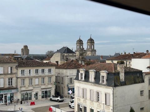 Investissement immeuble de rapport SAINT JEAN D'ANGELY (17400)
