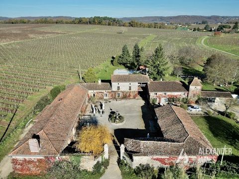 In het hart van de Lot, te midden van de prestigieuze wijngaarden van Cahors, ligt dit unieke pand op ongeveer 15 minuten van Fumel, met zijn treinstation, op 40 minuten van Cahors met zijn vele bars, winkels en restaurants en op ongeveer 1u40 van To...