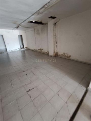 ¿Quieres comprar un local comercial en Blanes? Excelente oportunidad de adquirir en propiedad esta oficina con una superficie de 134,55m² ubicado en la localidad de Blanes, provincia de Girona.Dispone de buenos accesos y está bien comunicada. ¿Te gus...
