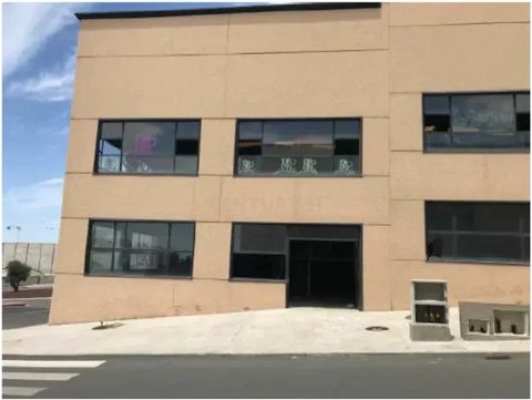 ¿Buscas comprar Nave Industrial en Illescas? Excelente oportunidad de adquirir en propiedad esta Nave Industrial a reformar con una superficie de 700,3m² ubicada en la localidad de Illescas, provincia de Toledo. Dispone de buenos accesos y está bien ...