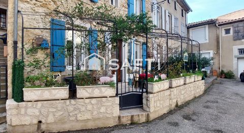 Village recherché, belle bâtisse avec extérieur
