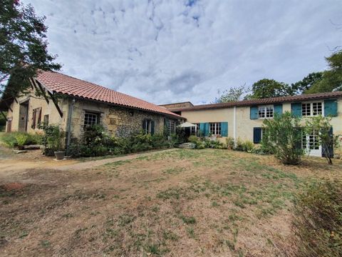 Maison de 180m2 + 2 dépendances sur un terrain de 9045m2