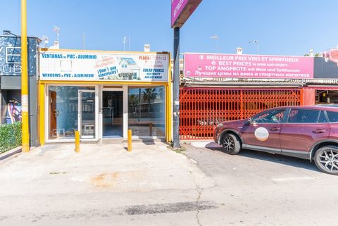 In the La Regia Urbanization, in a commercial area surrounded by bars, restaurants, shops of various kinds and with constant passage of vehicles and people, is this 108 m2 commercial premises.~ It consists of a large glazed display window, a first ar...