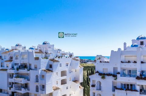 En una de las avenidas principales, a cinco minutos andando del centro y a 15 minutos de la playa, en una zona residencial, frente al hotel de lujo Albayzin del Mar, con orientacion sur, se encuentra este bonito y luminoso piso de 120m2. El piso se d...