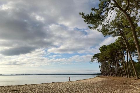 This comfortable apartment is located in the three-star residence Les Balcons de l'Océan. It is about 400 m from the center of the seaside resort of Biscarosse-Plage and just 150 m from the beautiful extensive sandy beach. The apartment features a li...