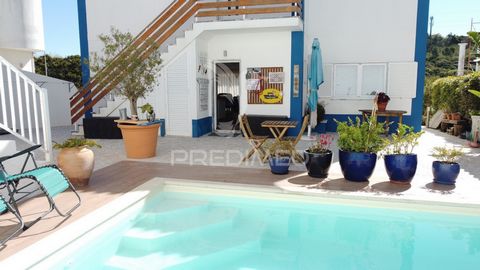 Excelente oportunidade de investimento na bonita vila da Foz do Arelho!  Este imóvel, atualmente a funcionar como alojamento local, está localizado a poucos passos da deslumbrante Lagoa de Óbidos, um dos locais mais procurados do Oeste português. Com...