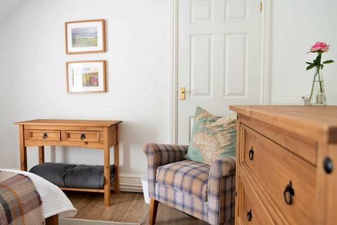 Escape to the serene beauty of this charming stone cottage nestled within the Nannau Estate, just moments from the Coed Y Brenin Mountain Forest Park. This peaceful retreat offers comfortable accommodation for up to four guests, making it ideal for f...