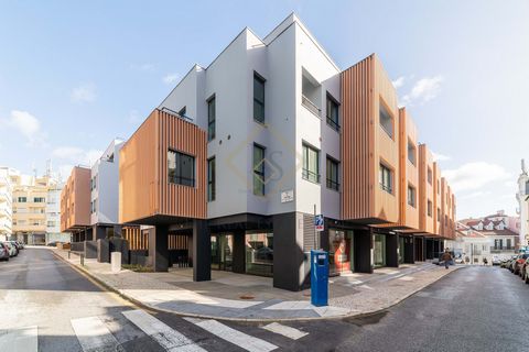 El local comercial, ubicado en el condominio Amoreiras Eden, presenta una buena oportunidad de inversión. Esta tienda está situada entre Largo do Rato y el encantador Jardim das Amoreiras, tiene una superficie de 103 m2 y dispone de garaje. Actualmen...