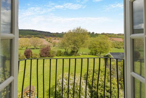 Park House is a lovely and charming 4-bedroom detached cottage, once owned by the Bishop of Lichfield and positioned in the hamlet of Fair Oak approximately 5 miles from the popular market town of Eccleshall. Having an elevated position with outstand...