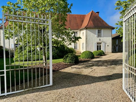 Propriété rénovée dans les règles de l'art, sur 1,3 Ha.