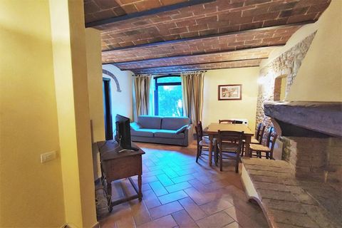 Questa splendida residenza nella rinomata regione turistica della Toscana è dotata di terrazza privata e accesso alle piscine in comune. È molto adatto per vacanze con la famiglia e gli amici.La casa vacanze si trova a 2,5 km dal centro di Gambassi T...