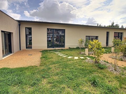 Dpt Rhône (69), à vendre CREPIEUX LA PAPE maison 192m2 vendue en plateau brut dans domaine sécurisé de 4000m2 environ