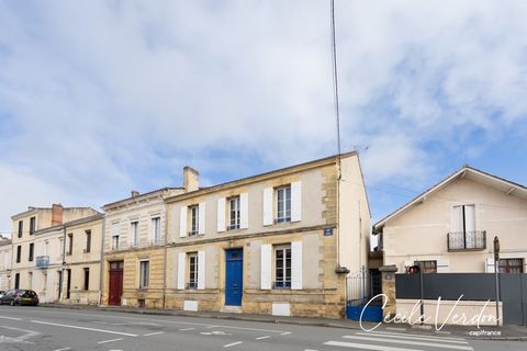 Maison en pierre à vendre de 220 m2, 8 pièces, 5 chambres, terrasse et jardin, 2 garages BERGERAC (24)
