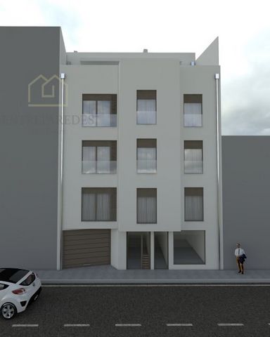 Loja para comprar em Paranhos - Porto. No rés do chão, fica este espaço comercial que já está pronto, e com todos os requisitos e elementos pertinentes a este tipo te imóvel. Condições de Pagamento: 40% no CPCV 60% na Escritura Prazo de Conclusão : D...