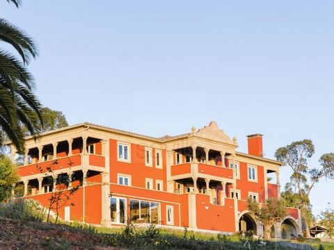 Magnífica quinta V6 de charme com licença turística, vistas panorâmicas e piscina, inserida numa propriedade de quatro hectares, na vila do Cadaval, no coração da região Oeste, no Distrito de Lisboa. Esta elegante casa de campo de estilo Senhorial fi...