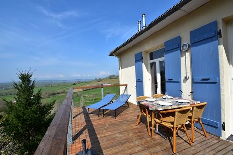 Des frais optionnels de services et utilités d'un montant de EUR 60,00 seront facturés avant votre arrivée. Les détails sont fournis ci-dessous. Appartement luxueusement meublé avec terrasse exposée au sud et placée sur le côté du bâtiment, avec beau...