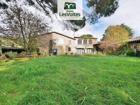 SPECTACULAR EIGHTEENTH-CENTURY FARMHOUSE LOCATED IN THE HEART OF THE COSTA BRAVA Finca of 5,100 m2 of land located in the centre of the Costa Brava, in the Sant Miquel d'Aro urbanization, just 20 minutes from the best beaches of the Costa Brava, and ...