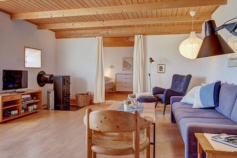 Maison en pierre située à une courte distance de l'une des meilleures plages de sable de l'île Balka et du confortable village de pêcheurs Snogebæk avec fumoir, bons restaurants et magasins. La maison est une annexe séparée de la résidence du proprié...