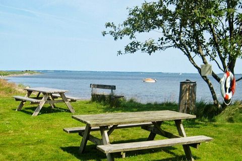 Approx. 600 m from the sea is this well-appointed holiday cottage that simply offers everything the heart desires of activities. The house is located on a large plot at the cosy resort Virksund. The house is very spacious and well dimensioned. Dining...