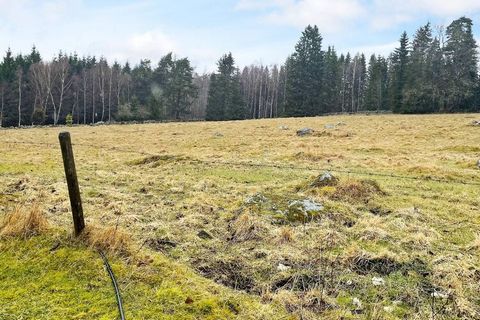 Do you dream of a quiet holiday close to nature but without having to sacrifice service and excursion destinations? Welcome to Ytterskog and this cozy cottage surrounded by paddocks and grazing cows and also a private location with neighbors at an ap...