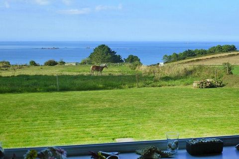 A fantastic sea view, a peaceful setting, a tastefully and comfortably furnished holiday home - what more could you want? Land and sea, Armor and Argoat, the symbols of the Breton coast are harmoniously combined here. Farming and water sports, fishin...