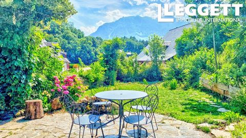 A21872CEL64 - Located in the foothills of the Pyrénées in the highly sought-after Vallée d'Aspe, this unique farmhouse property is in an ancient hamlet on the Chemin-de-St-Jacques-de-Compostelle pilgrim route. The local village is a 10-minute walk aw...