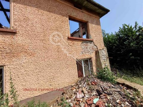 Imoti Tarnovgrad bietet Ihnen ein zweistöckiges Haus im Dorf Dobromirka. Die angebotene Immobilie hat einen Hof von 917 qm, ein Haus mit einer Fläche von 140 qm. , Sommerküche - 13 m² und Nebengebäude - 62 m² Das Haus ist zweistöckig mit fünf Zimmern...