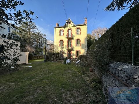 Close to the city center, beautiful mansion with 6 apartments (3 studios + 2 T3 apartments + T4 apartment) with land, possibility of parking cars, plan major renovation work, possible rental ratio 3200€/month excluding charges. Price: €239,200 includ...