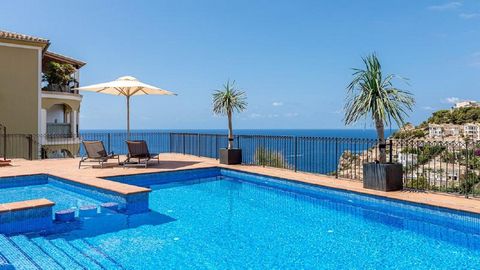 Este apartamento de lujo en planta baja está situado en Cala Moragues, una de las bahías más populares de Puerto de Andratx.   Esta propiedad en Mallorca cuenta con interiores de lujo, una gran terraza y vistas al mar. La superficie habitable de 160 ...