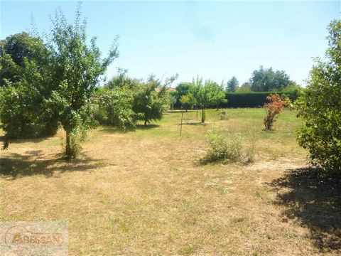 TARN (81) For sale, commune of Brens, a beautiful building plot, flat, wooded, serviced and partly fenced. It is located in a quiet area close to all amenities, about 2,500 km from Lagrave, Brens, the A 68, Aigueleze and 10 minutes from Albi. This la...