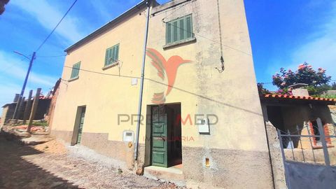 We present this 1 bedroom villa, with a gross construction area of 134 m2. This property is constituted as a House with attached ruin, which allows the expansion of more social area or use of the annex as a public place / garden. The ideal for your r...