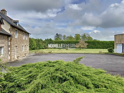 35133 - SAINT SAUVEUR DES LANDES - 3 MIN ACCES A84 - 12 MIN FROM FOUGERES - 25 MIN FROM RENNES - NEW HOME offers this stone country house with a living area of 155 m2 on a plot of about 8750 m2. It consists on the ground floor of a fitted kitchen, wi...