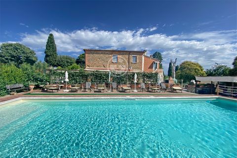 Charming country house of about 436 sqm near Arezzo, divided into 3 apartments for a total of 10 bedrooms,7 bathrooms, 1,762 sqm of garden and 12 X 5 pool. A short distance from the village of Marciano della Chiana, we find for sale this charming cou...