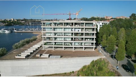 Buy luxury 3 bedroom apartment with balcony 63m2 in the Cais D'Afurada Building, Vila Nova de Gaia- Porto - Portugal. The best view of the Douro River! Fantastic new 3 bedroom apartment in the Cais D' Afurada Building, located on the first line of th...