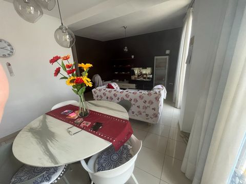 Beautiful property in the heart of Puerto del Rosario, the capital Fuerteventura, 5 minutes from the airport is located on the first floor with elevator and consists of a spacious living-dining room very cozy, hallway, a fully equipped individual kit...
