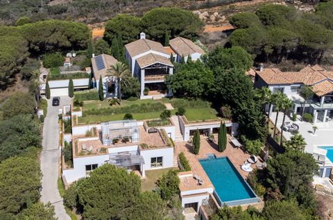 Stylish villa set on an extensive plot in La Reserva de Sotogrande, with panoramic views to the Mediterranean Sea and towards Gibraltar and the Moroccan coastline. The villa comprises spacious living areas, a separate dining room, a 100-m2 study, a g...