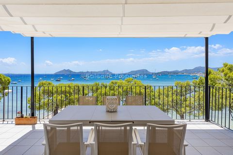 Seafront apartment with panoramic views of the sea and mountains in Puerto Pollensa This exclusive apartment, probably the best on the Pine Walk, is offered for sale on the seafront in Puerto Pollensa. Occupying the top floor of an independent villa ...