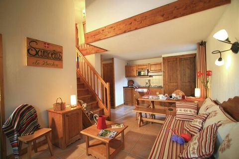 Résidence Les Fermes de Samoëns is very peacefully situated in a lovely location in the pine forests and beautiful, steep rock faces in the valley. 0.8 km. from the centre of the attractive Samoëns. This residence was built in 2005, in the typically ...