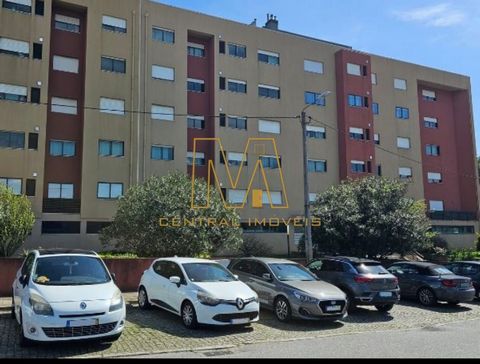 Excellent 2 bedroom apartment located in Valongo in a very quiet area, with unobstructed views. The apartment was in good condition, with great sun exposure. Composed of two bedrooms with cupbearers, one of which has a wardrobe with six doors. It has...