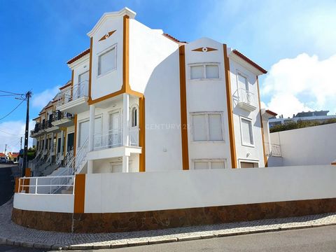 Fantastic villa on top of the street, with excellent solar layout, orientation south, east, west, has sea view of which is only 500m being only 3 minutes walk from the center of Ericeira. It is a T3 + 1 with 220m2, consisting of 3 floors, garage, ter...
