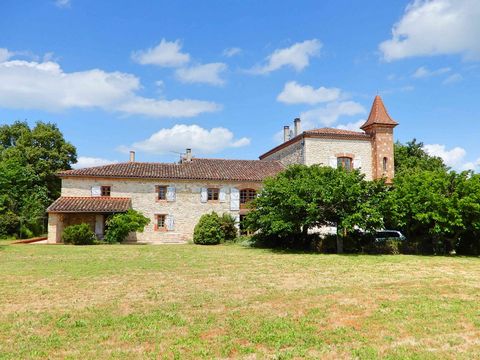 Discover this magnificent residence nestled in the heart of the countryside, offering full privacy while being conveniently located just a few steps away from the village and its amenities. With easy access to downtown Toulouse and less than 50 minut...