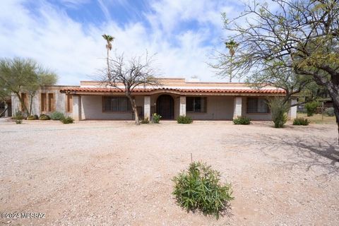 Beautiful NE property with Catalina Mountain views. Lot sits high above the road for views and privacy. Open floorplan, large family room with beehive fireplace. Large formal living room with attached dining area great for entertaining. Updated kitch...