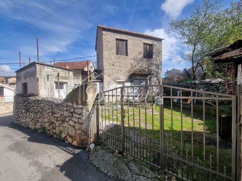 A small charming house with a total area of 60 m2 is located on a plot of 111 m2. It is in an excellent location in the old part of town, only 250 meters from the center of Trogir. It is located in a street surrounded by typical Dalmatian stone house...