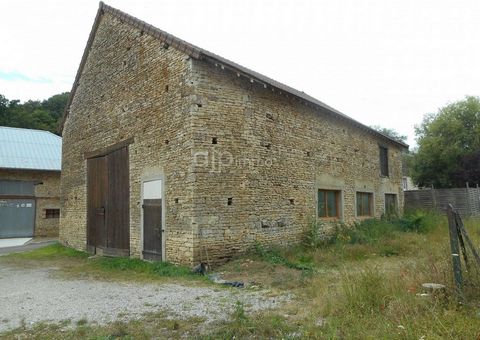 Beautiful Barn Barn composed of a usable area of about 185 m² including 28 m² of workshop. Upstairs, reserve of about 80 m². Double door about 4 m high + a classic door. Roof and frame with protective film under roof. Concrete screed on the entire su...