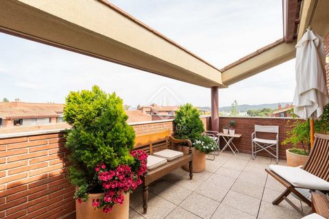 Lucas Fox is pleased to present you EXCLUSIVELY this beautiful apartment located in Coll Favà, in Sant Cugat del Vallés, this penthouse offers a unique combination of luxury, comfort and impressive views. From its location, you will enjoy unparallele...