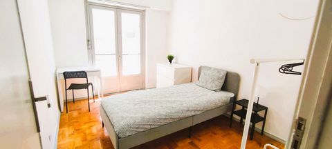 Cozy room in an apartment with 3 bedrooms. Very bright, fully renovated, and equipped with new furniture and appliances. Just 10 minutes by car or 15 minutes by public transport from Lisbon. Perfect for students at the University of Lisbon, NOVA Univ...
