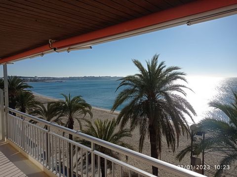 If you need a nice apartment, right in front of the promenade, the beach and the sea, with incredible views, without a doubt the Aragón is the apartment you are looking for. Two rooms with two beds each, double sofa bed in the living room, bathroom w...