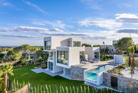 If you like luxury, comfort and peaceful, we do have this outstanding key ready villa for sale in the beautiful complex Las Colinas Golf with fantastic mountain views. With fantastic modern and futurist design this house has huge luminosity inside th...